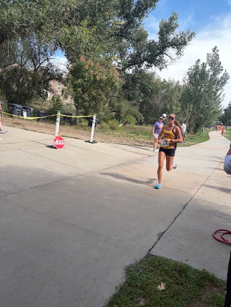 Sophomore Lucia Bovo during her race